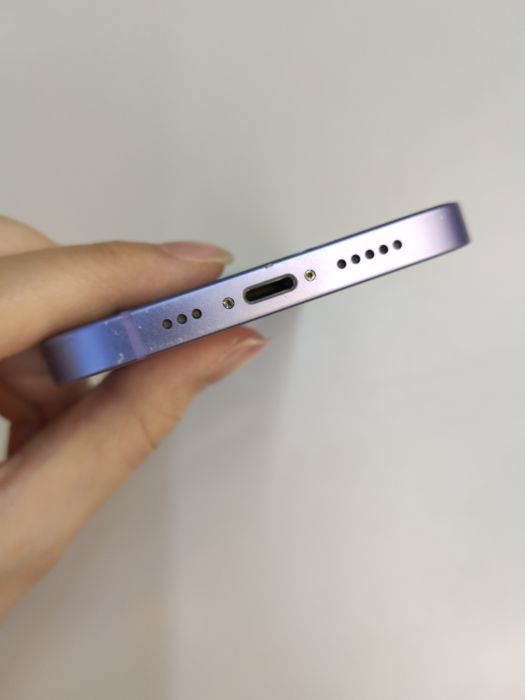 Apple iPhone 12 — photo 7 of 10