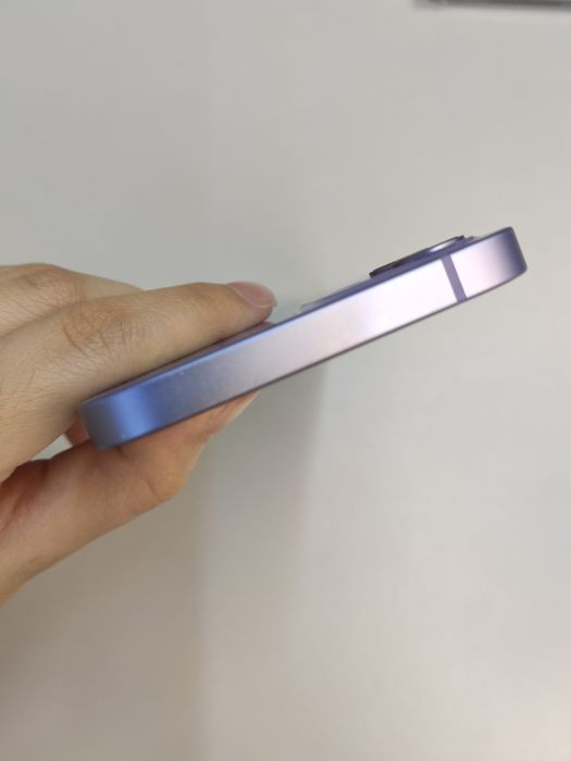 Apple iPhone 12 — photo 8 of 10