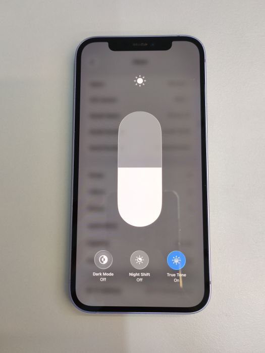 Apple iPhone 12 — photo 9 of 10