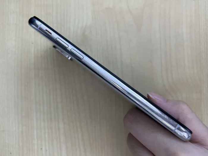 Apple iPhone X — photo 1 of 10