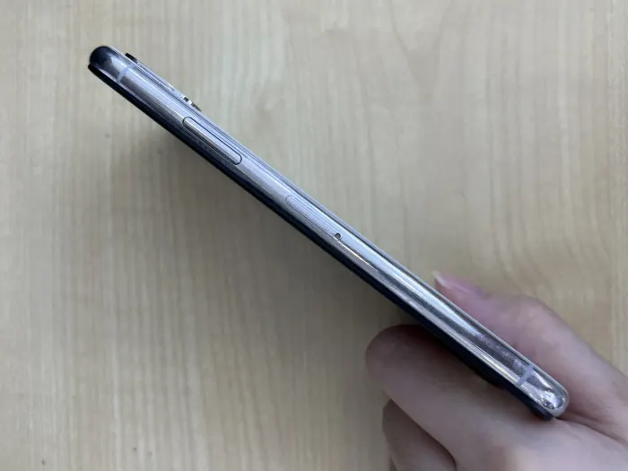 Apple iPhone X — photo 3 of 10