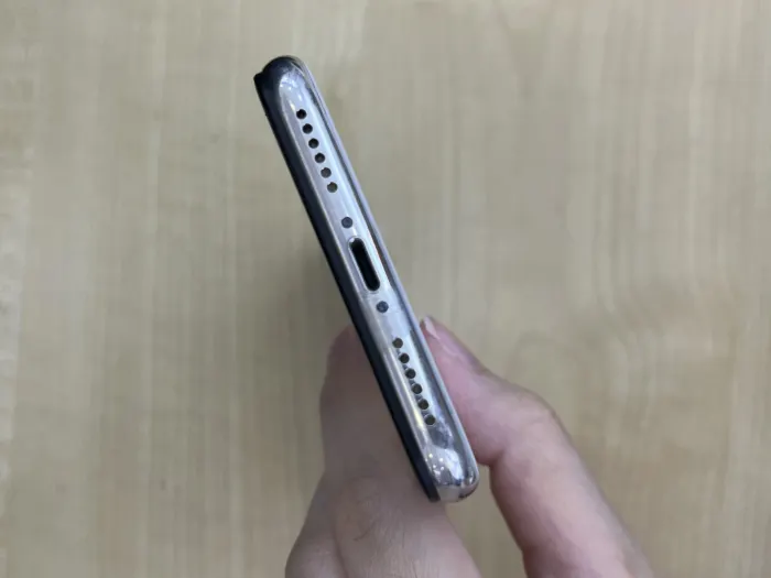 Apple iPhone X — photo 4 of 10