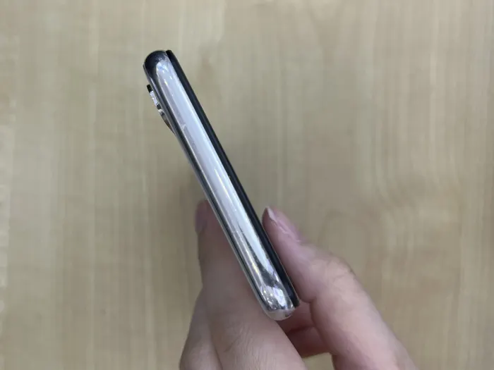 Apple iPhone X — photo 5 of 10