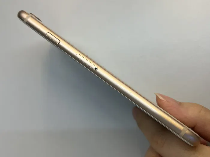 Apple iPhone 8 — photo 3 of 10