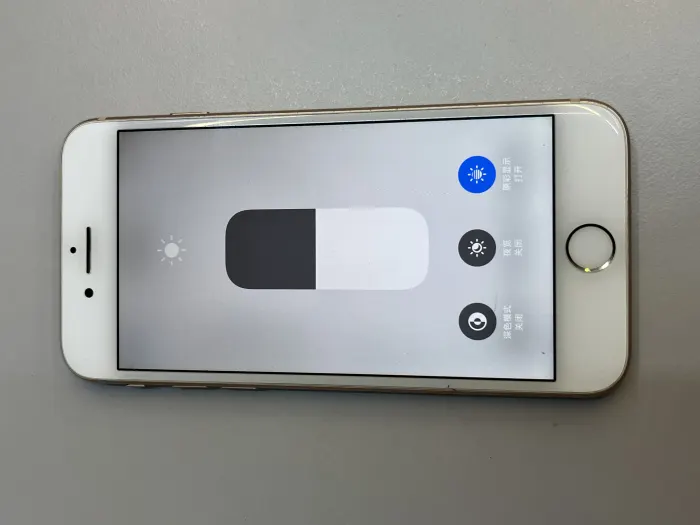 Apple iPhone 8 — photo 5 of 10