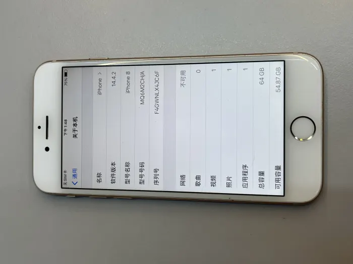 Apple iPhone 8 — photo 7 of 10