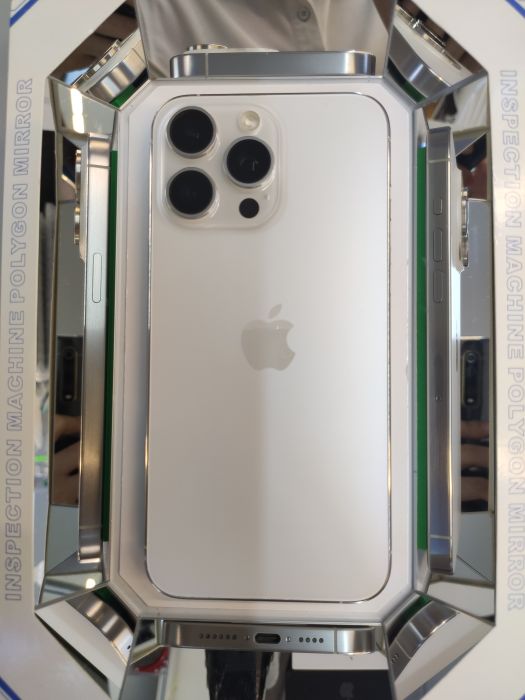 Apple iPhone 15 Pro Max — photo 2 of 10