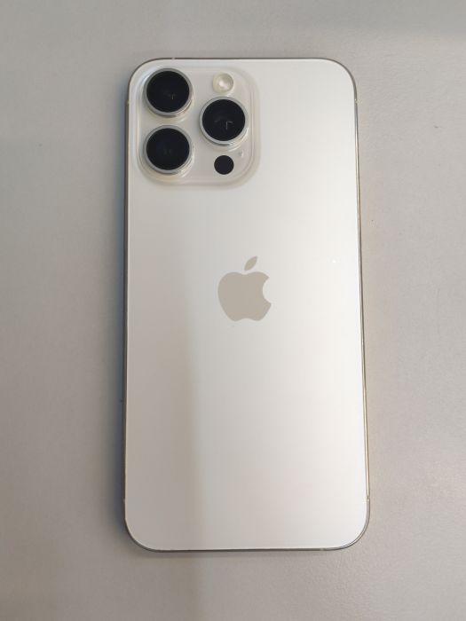 Apple iPhone 15 Pro Max — photo 4 of 10