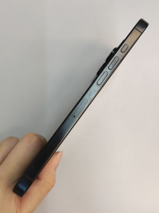 Apple iPhone 16 Pro Max — photo 5 of 10