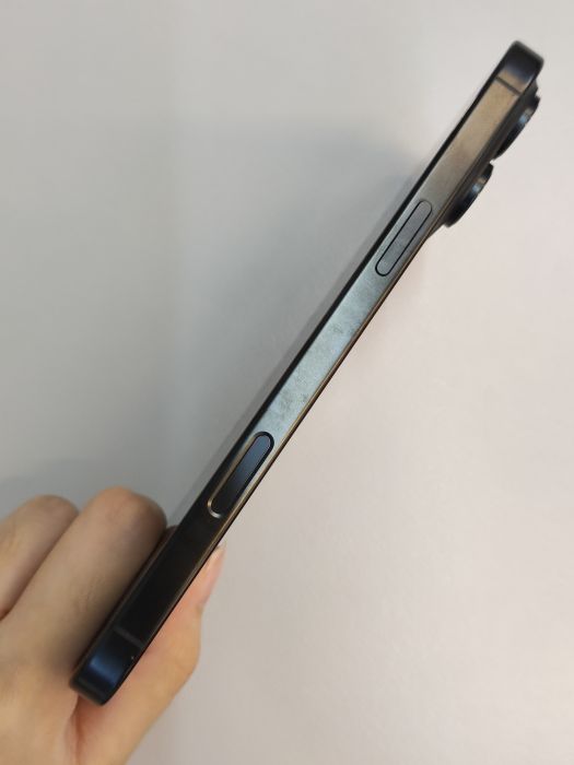 Apple iPhone 16 Pro Max — photo 6 of 10