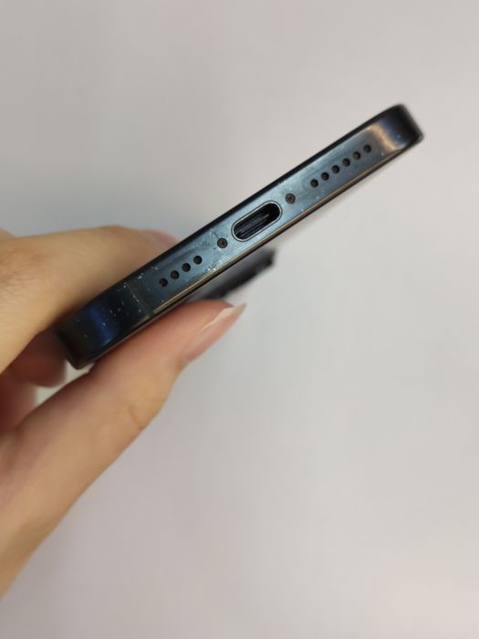 Apple iPhone 16 Pro Max — photo 7 of 10