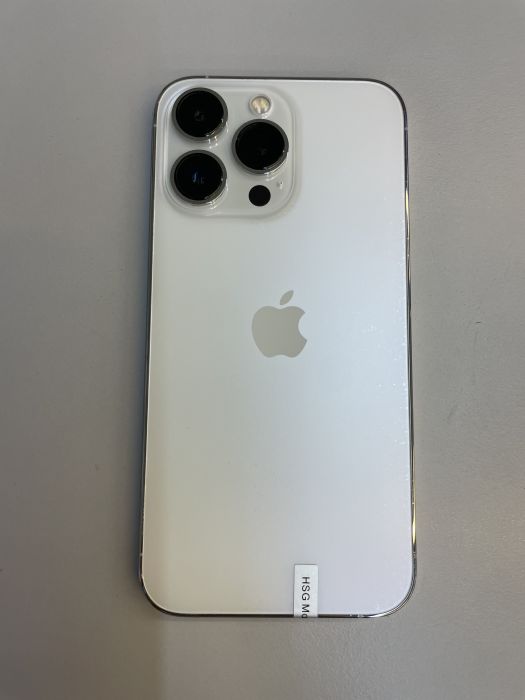 Apple iPhone 13 Pro — photo 2 of 11