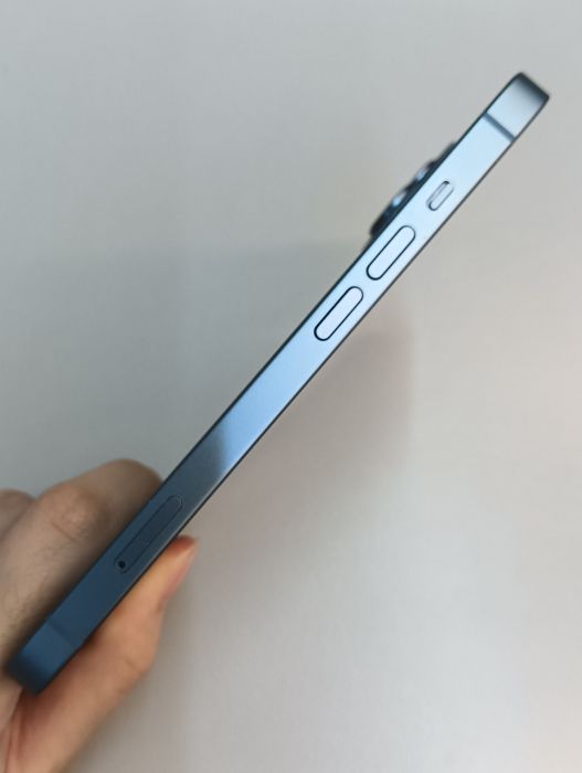Apple iPhone 14 — photo 4 of 10