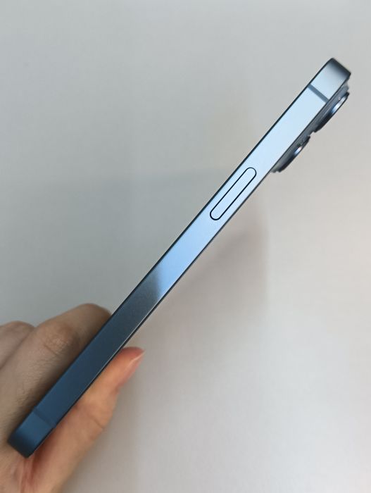 Apple iPhone 14 — photo 5 of 10