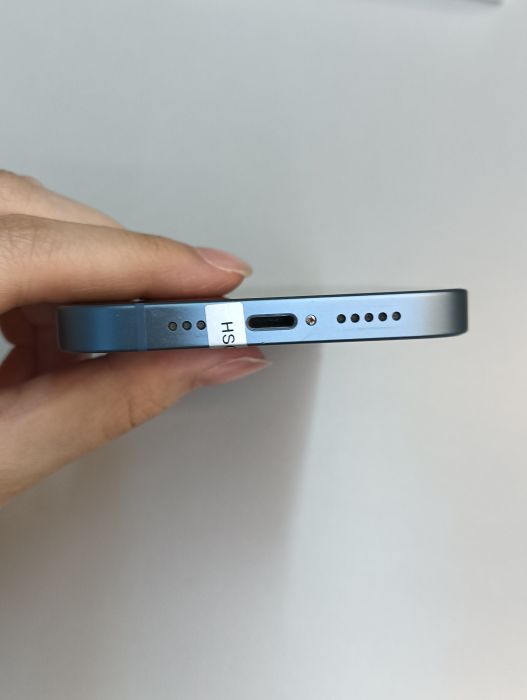 Apple iPhone 14 — photo 6 of 10