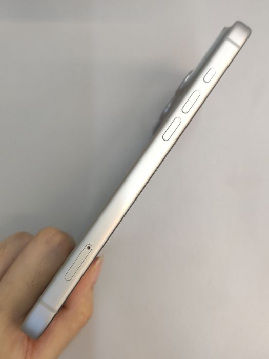 Apple iPhone 17 Pro Max — photo 3 of 11