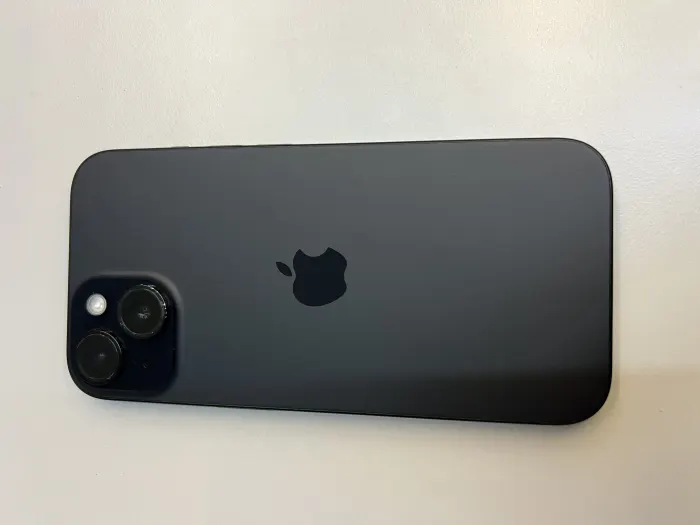 Apple iPhone 15 — photo 1 of 10