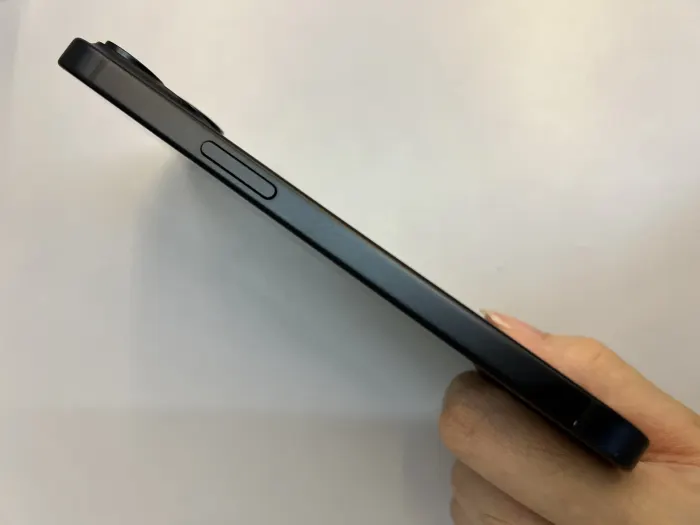 Apple iPhone 15 — photo 3 of 10