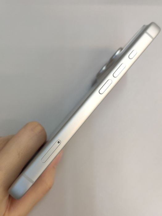Apple iPhone 17 Pro — photo 3 of 10