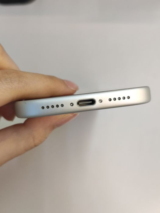 Apple iPhone 17 Pro — photo 5 of 10