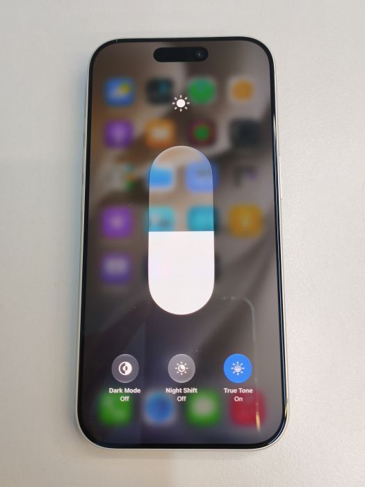 Apple iPhone 17 Pro — photo 7 of 10