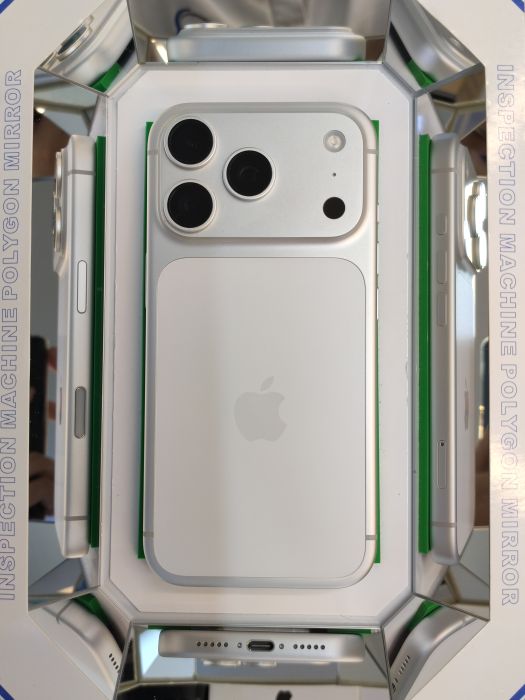 Apple iPhone 17 Pro — photo 10 of 10