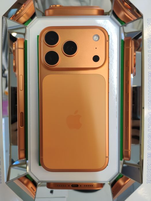 Apple iPhone 17 Pro — photo 2 of 10