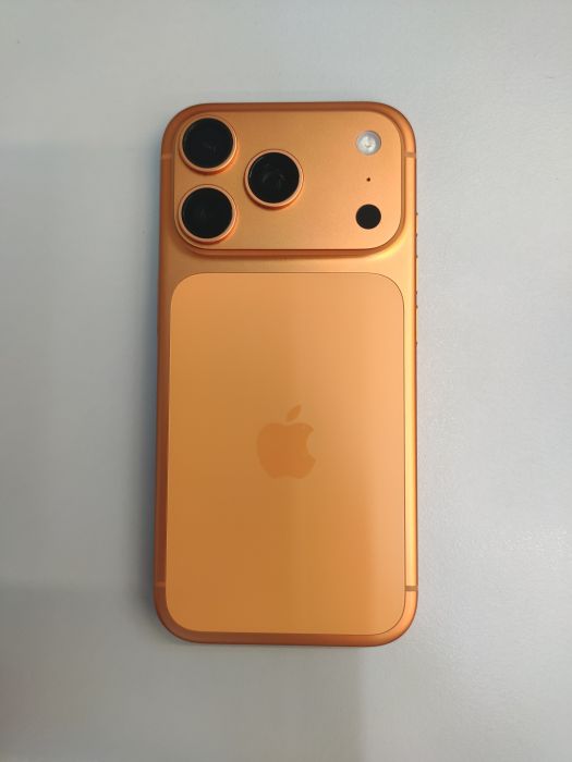 Apple iPhone 17 Pro — photo 4 of 10