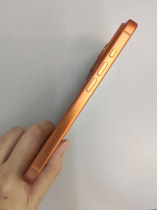 Apple iPhone 17 Pro — photo 5 of 10