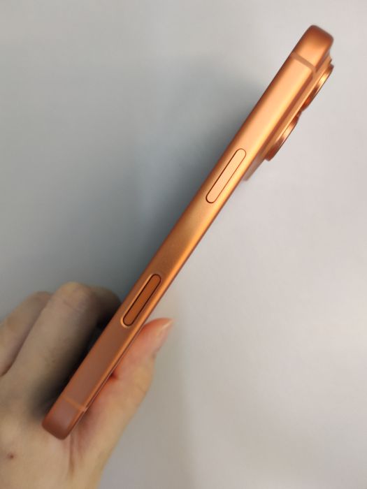 Apple iPhone 17 Pro — photo 6 of 10