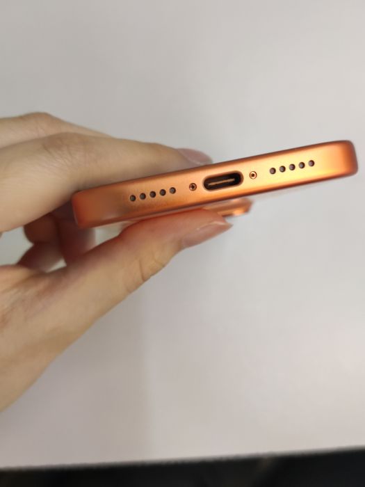 Apple iPhone 17 Pro — photo 7 of 10