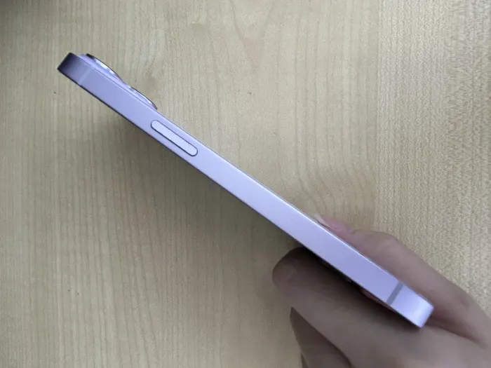 Apple iPhone 14 — photo 1 of 11