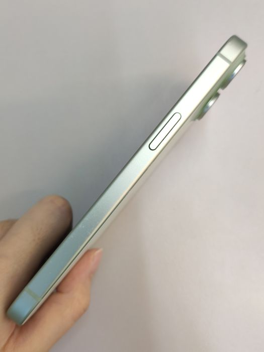 Apple iPhone 15 — photo 4 of 8