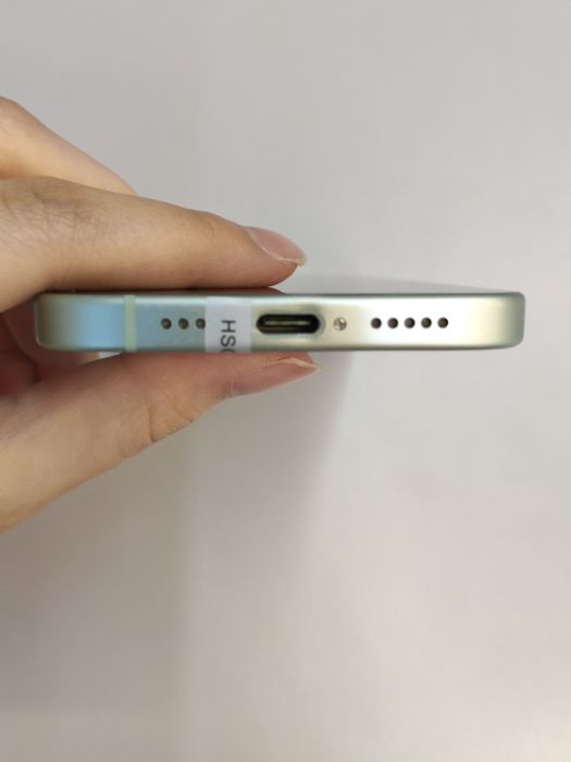 Apple iPhone 15 — photo 5 of 8