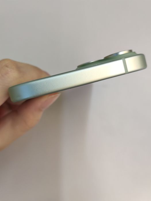 Apple iPhone 15 — photo 6 of 8