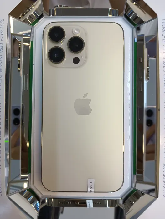 Apple iPhone 14 Pro Max — photo 2 of 10