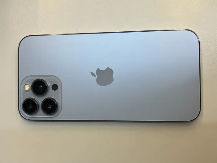 Apple iPhone 13 Pro Max — photo 3 of 10