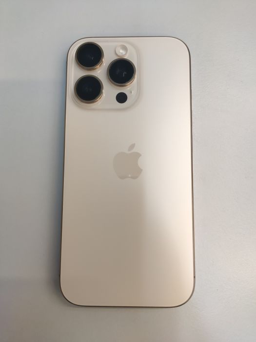 Apple iPhone 16 Pro — photo 2 of 8