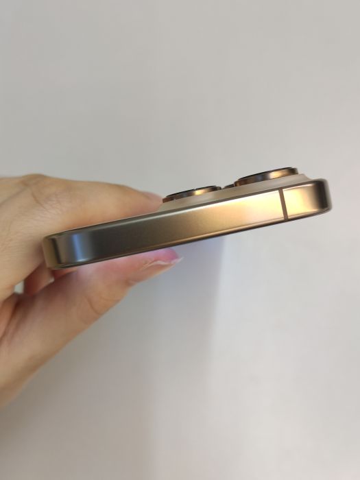 Apple iPhone 16 Pro — photo 6 of 8