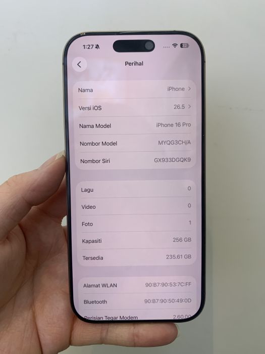 Apple iPhone 16 Pro — photo 3 of 8