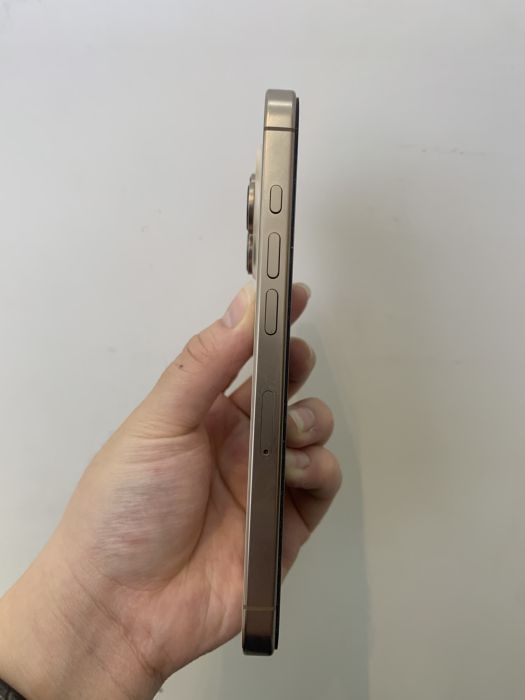 Apple iPhone 16 Pro — photo 5 of 8