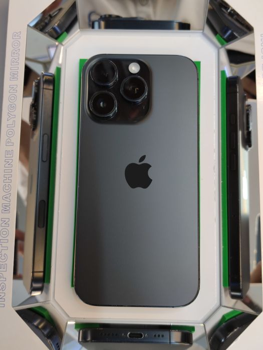 Apple iPhone 16 Pro — photo 2 of 10