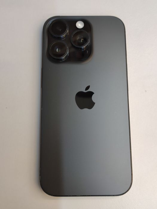 Apple iPhone 16 Pro — photo 4 of 10