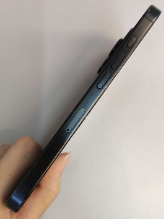 Apple iPhone 16 Pro — photo 5 of 10