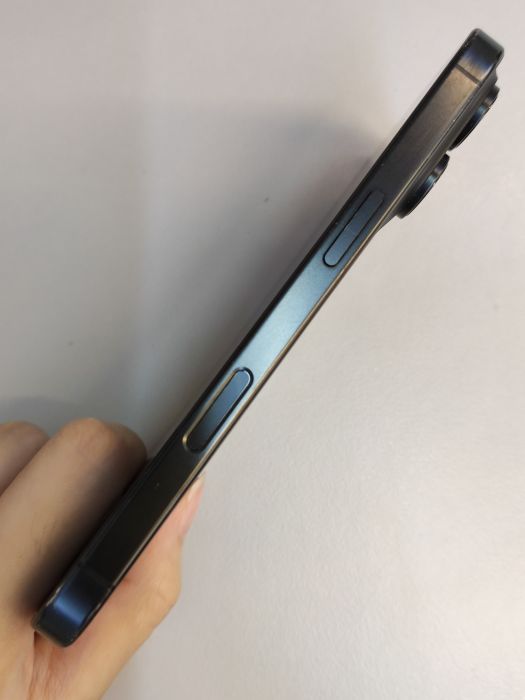 Apple iPhone 16 Pro — photo 6 of 10