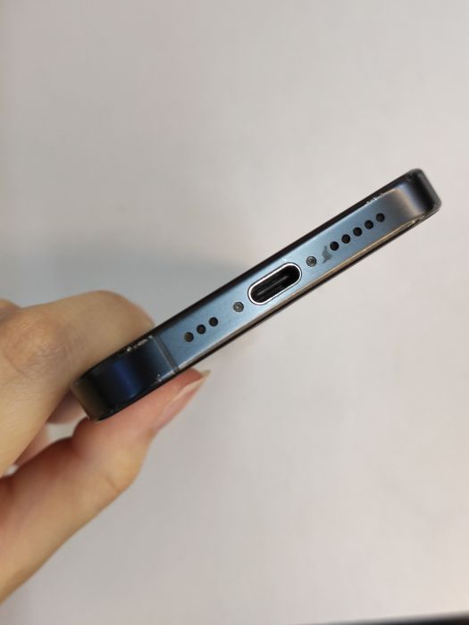 Apple iPhone 16 Pro — photo 7 of 10