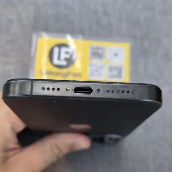 Apple iPhone 15 Pro Max — photo 8 of 9