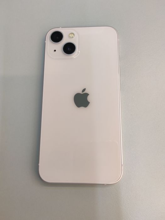 Apple iPhone 13 — photo 2 of 9