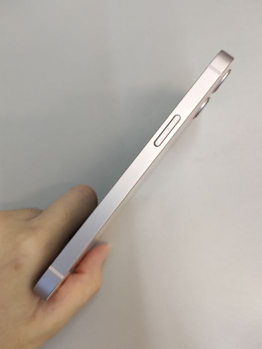 Apple iPhone 13 — photo 4 of 9