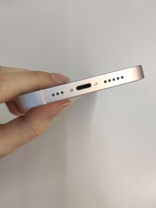 Apple iPhone 13 — photo 5 of 9